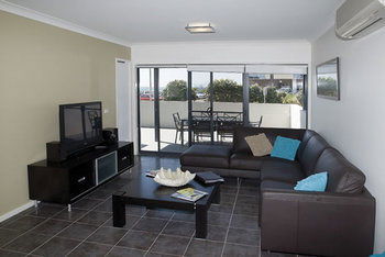 Mollymook Beachfront Executive Apartment - Holiday Cairns 28