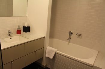 Apartment View Docklands Melbourne - Holiday Cairns 2