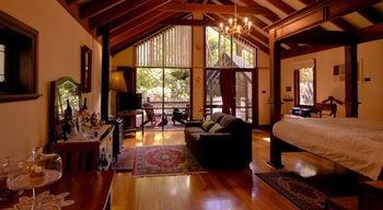 Cambridge Cottages Bed & Breakfast - Holiday Cairns 11