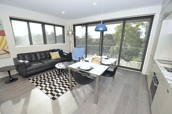Cremorne 3 Win Furnished Apartment - Holiday Cairns 4