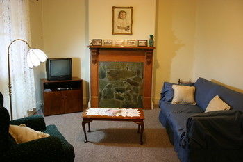 A Settler's Cottage - Holiday Cairns 2