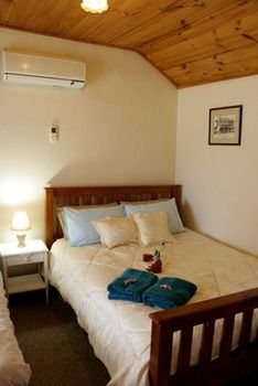 A Settler's Cottage - Holiday Cairns 5