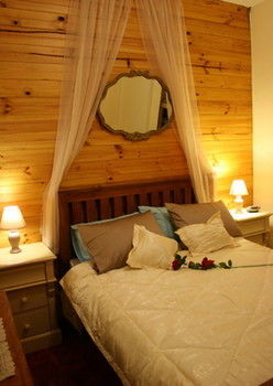A Settler's Cottage - Holiday Cairns 7
