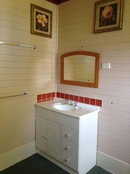 A Settler's Cottage - Holiday Cairns 14
