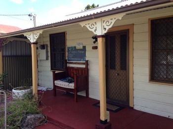 A Settler's Cottage - Holiday Cairns 16