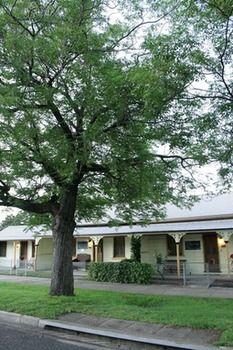 A Settler's Cottage - Holiday Cairns 17