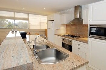 Neutral Bay 46 Young Furnished Apartment - Holiday Cairns 4