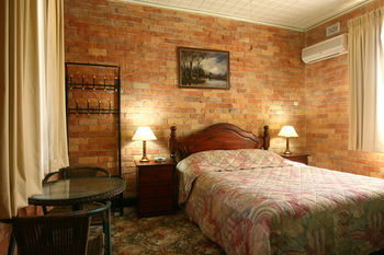 CBC Bed & Breakfast & Cafe - Holiday Cairns 4