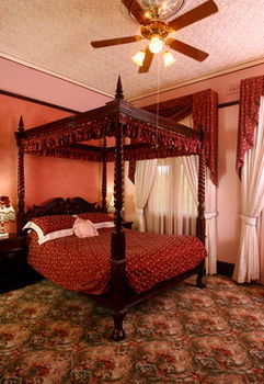 CBC Bed & Breakfast & Cafe - Holiday Cairns 5