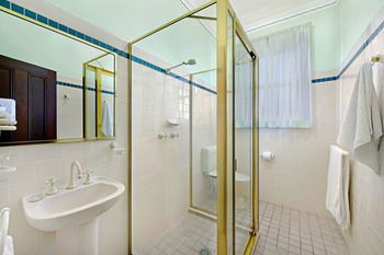 CBC Bed & Breakfast & Cafe - Holiday Cairns 10