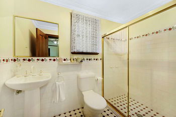 CBC Bed & Breakfast & Cafe - Holiday Cairns 11