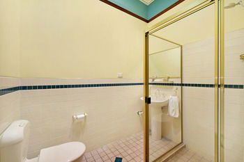 CBC Bed & Breakfast & Cafe - Holiday Cairns 12