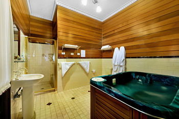 CBC Bed & Breakfast & Cafe - Holiday Cairns 14