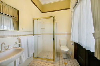 CBC Bed & Breakfast & Cafe - Holiday Cairns 15