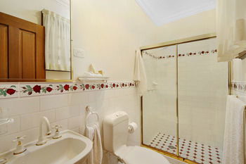 CBC Bed & Breakfast & Cafe - Holiday Cairns 28