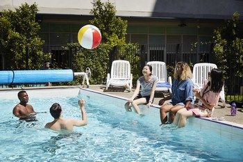 Student Village Melbourne - Holiday Cairns 25