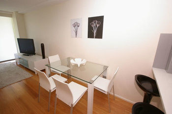 Sydney CBD 16 Mkt Furnished Apartment - Holiday Cairns 5