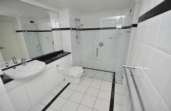 Sydney CBD 15 Mkt Furnished Apartment - Holiday Cairns 1