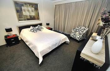 Sydney CBD 15 Mkt Furnished Apartment - Holiday Cairns 3