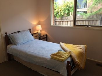 Australian Home Away At East Doncaster - Holiday Cairns 1