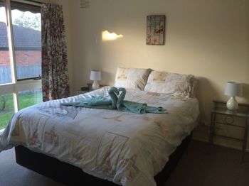 Australian Home Away At East Doncaster - Holiday Cairns 3
