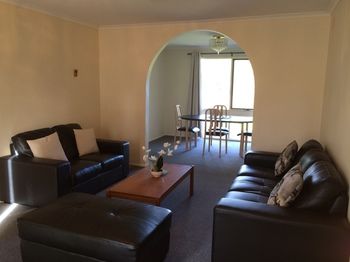 Australian Home Away At East Doncaster - Holiday Cairns 17