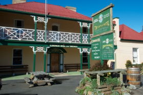 Castle Hotel - Holiday Cairns 0