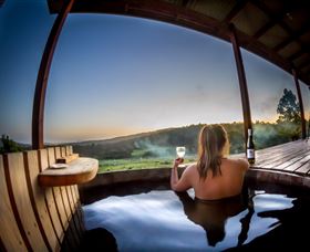 Bruny Island's Hundred Acre Hideaway - Holiday Cairns 0