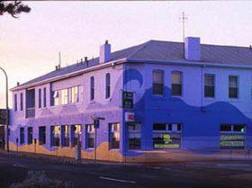 Beach Hotel - Holiday Cairns 0