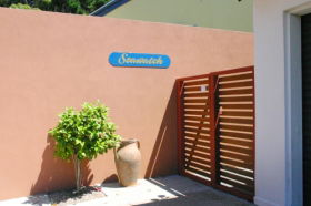 Seawatch Bed And Breakfast - Holiday Cairns 1