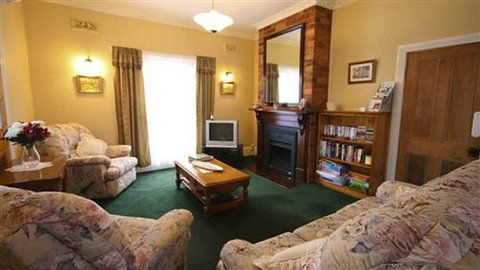 Airleigh-Rose Cottage - Holiday Cairns 2