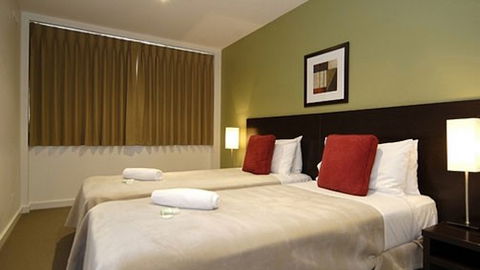 Dolphin Apartments - Holiday Cairns 1