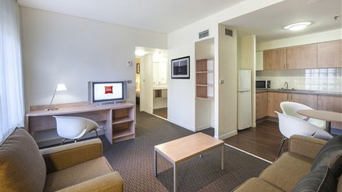 Ibis Melbourne Hotel And Apartments - Holiday Cairns 1