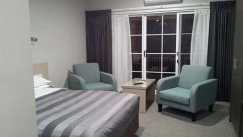 John Bright Motor Inn - Holiday Cairns 0