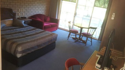 John Bright Motor Inn - Holiday Cairns 2