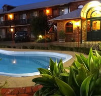 Hermitage Motor Inn - Holiday Cairns