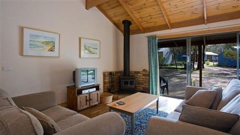 Surf Coast Cabins In Aireys Inlet - Holiday Cairns 0