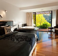 Springs Spa Villa - Holiday Cairns
