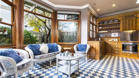 Avalon Guesthouse - Holiday Cairns 3