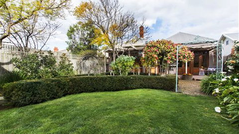 Avalon Guesthouse - Holiday Cairns 6