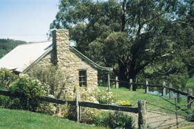 Adelaide Hills Country Cottages - Gum Tree Cottage - Holiday Cairns 0