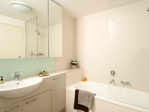 Apartments@Docklands - Holiday Cairns 2