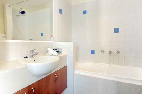 Assured Ascot Quays Apartment Hotel - Holiday Cairns 4