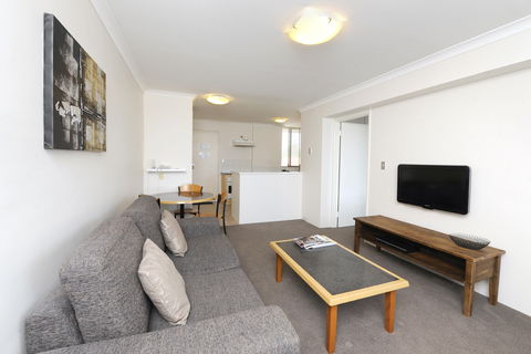 Assured Waterside Apartments - Holiday Cairns 4