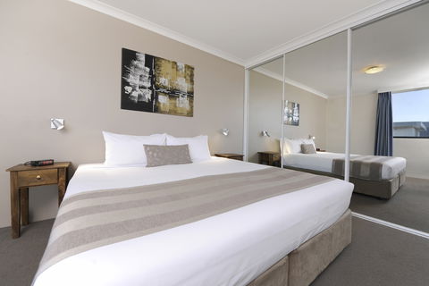 Assured Waterside Apartments - Holiday Cairns 3
