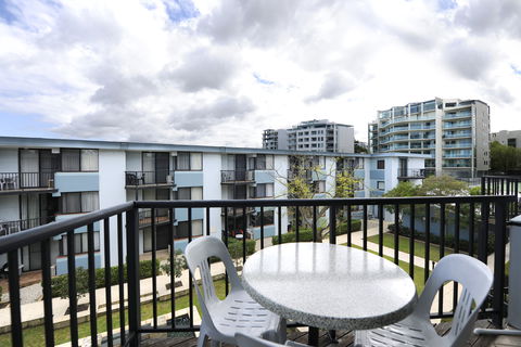 Assured Waterside Apartments - Holiday Cairns 6
