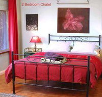 Bettenay's Lakeside Loft Spa Apartment - Holiday Cairns