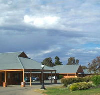 Bishop's Lodge Motor Inn - Holiday Cairns