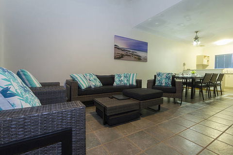 Broome Beach Resort - Holiday Cairns 3