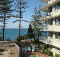 Campbells Cove Beachfront Apartments - Holiday Cairns